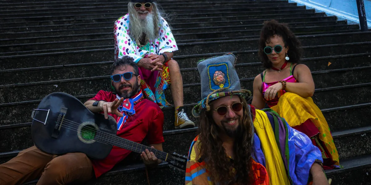 Banner promocional da banda Professor Doidão e os Aloprados