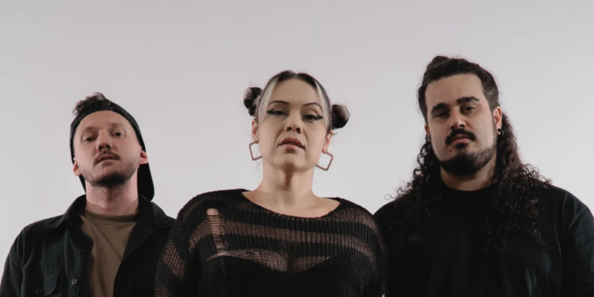 Banner promocional da banda ÍПDIGӨ